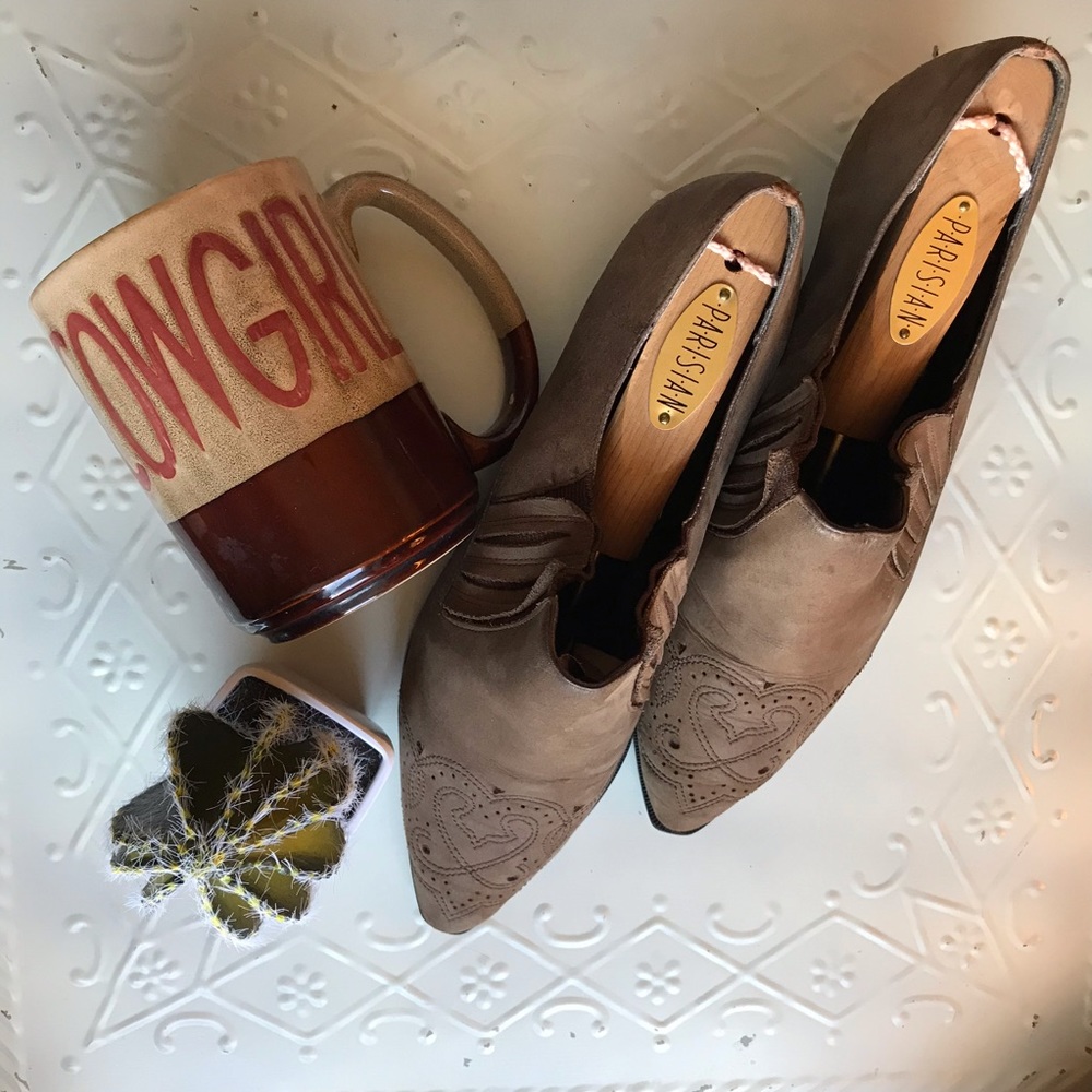 5 for $25 Mootsies Tootsies heart embroidered leather bootie